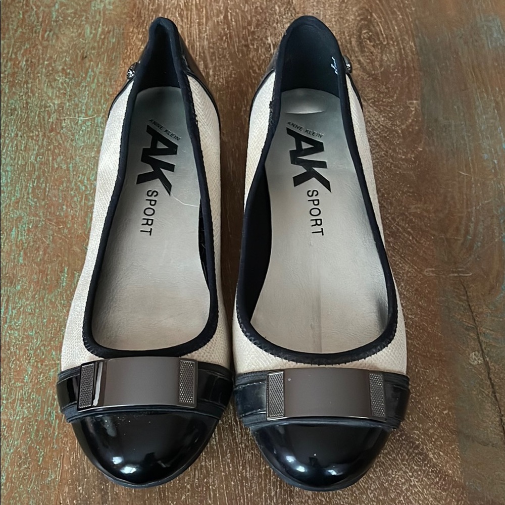 Women's Black and Cream Flats